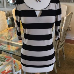 White house black market ruched sleeve top